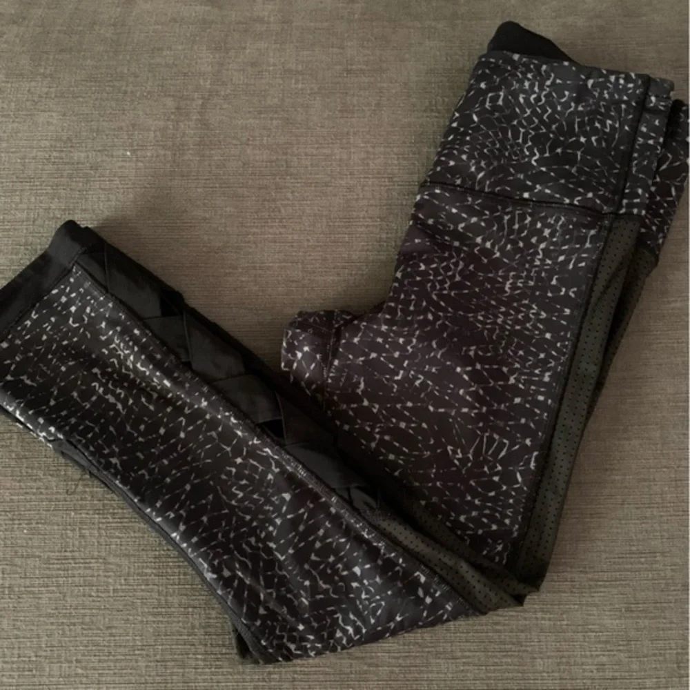 GUC Lululemon workout leggings